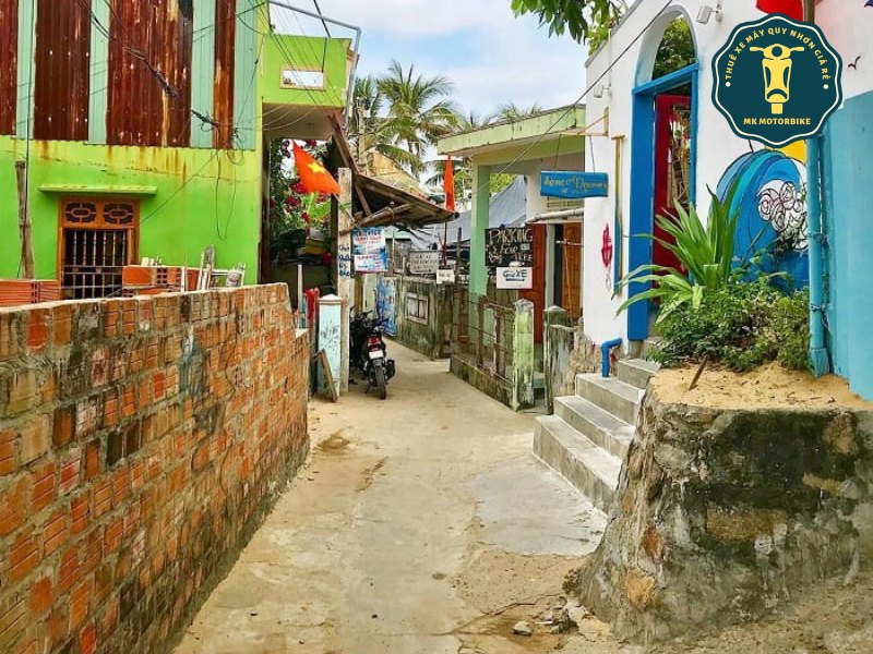 Cung đường vào làng chài Bãi Xếp