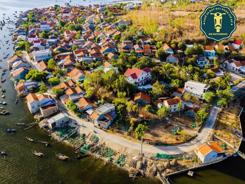 Làng chài thanh bình tại Đầm Ô Loan