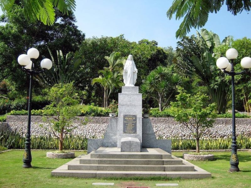 Ghé thăm mộ Hàn Mặc Tử khi đến đây