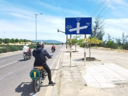 Lưu ý biển báo để đi đúng đường