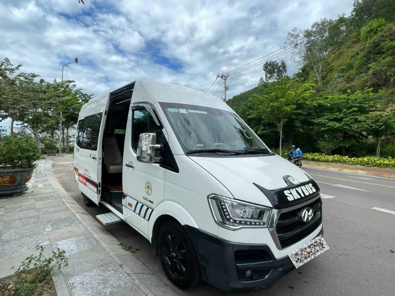 Xe 16 chỗ đời mới di chuyển linh hoạt
